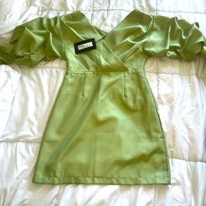 Green plt dress. New with tag